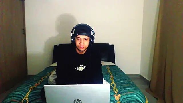 bladetrinityn's cam snapshot