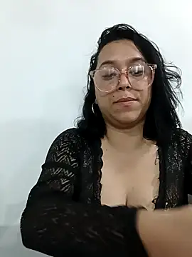 Caroline-17 live sex cam