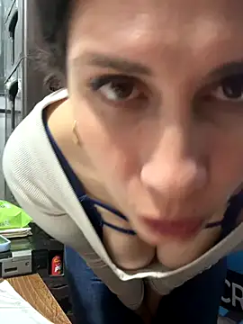 Alysson-- live sex cam