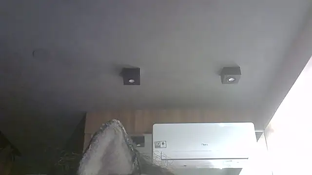 SkinnyKitten live sex cam