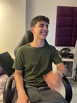 AdrianRinaldi live sex cam