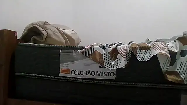 JUNINHOLEKEJR live sex cam