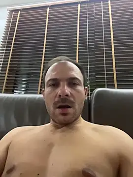 Adventurehotman live sex cam