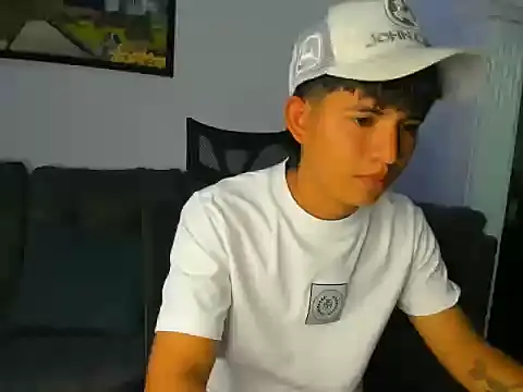 Mikke18 live sex cam