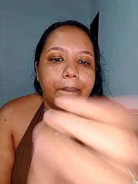 Bigostosa live sex cam