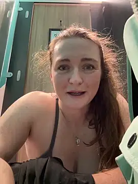 BustyBonnieUK live sex cam