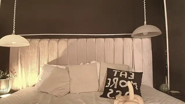 Zhally_Dee's cam snapshot