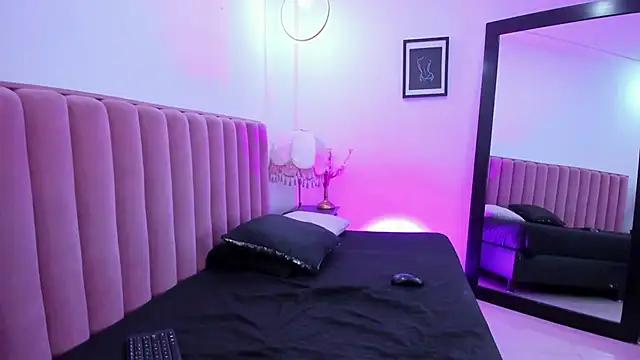 Emma_Moore8's cam snapshot