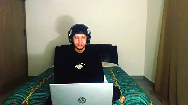 bladetrinityn's cam snapshot