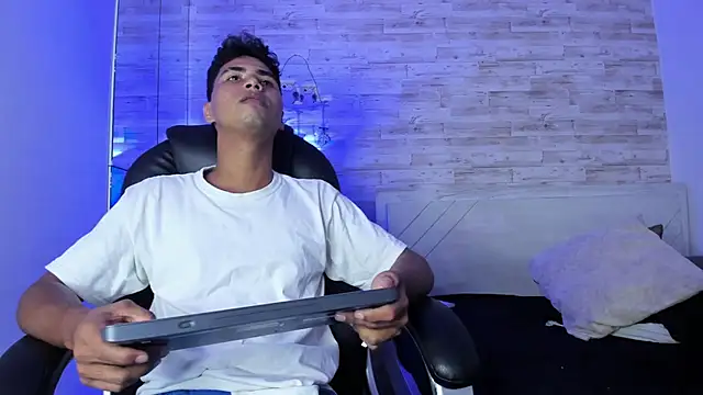 Simon_Pernia's cam snapshot