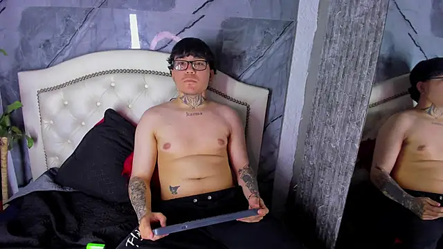 Noah_West18's cam snapshot