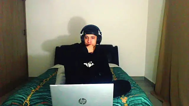 bladetrinityn's cam snapshot