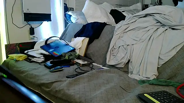 Luv2SuckBWC92's cam snapshot