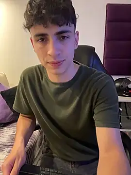 AdrianRinaldi live sex cam