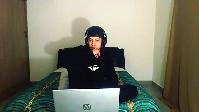 bladetrinityn's cam snapshot