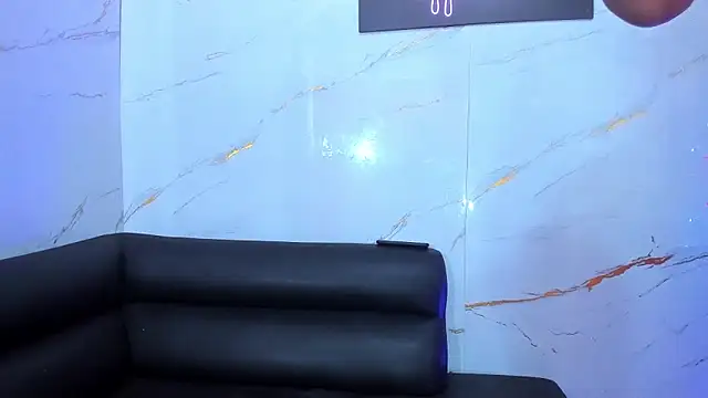 Little_nicoll live sex cam