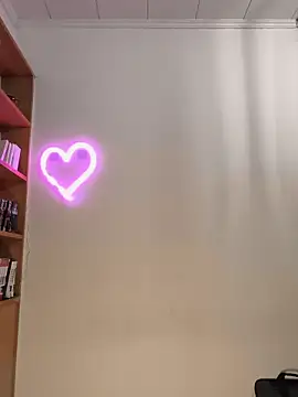 Naughty-Jessie live sex cam