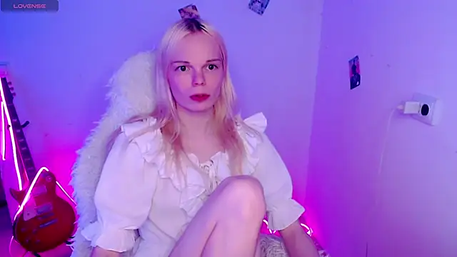 Emily_Nyaffee live sex cam