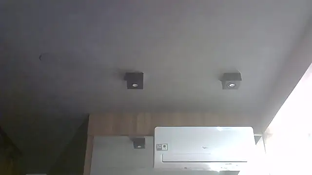 SkinnyKitten live sex cam