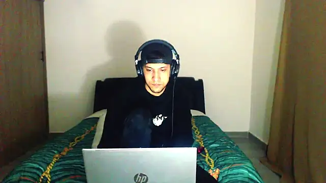 bladetrinityn's cam snapshot