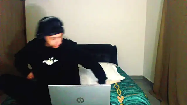 bladetrinityn's cam snapshot