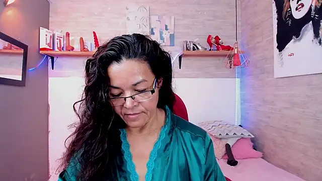 MaturePure live sex cam