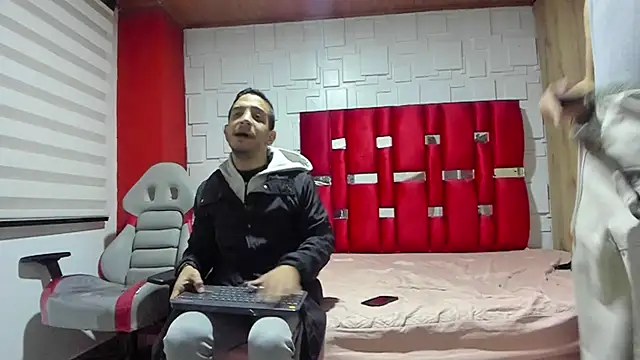 GloryHoleCol's cam snapshot