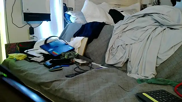 Luv2SuckBWC92's cam snapshot