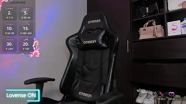 MeganDaviees live sex cam