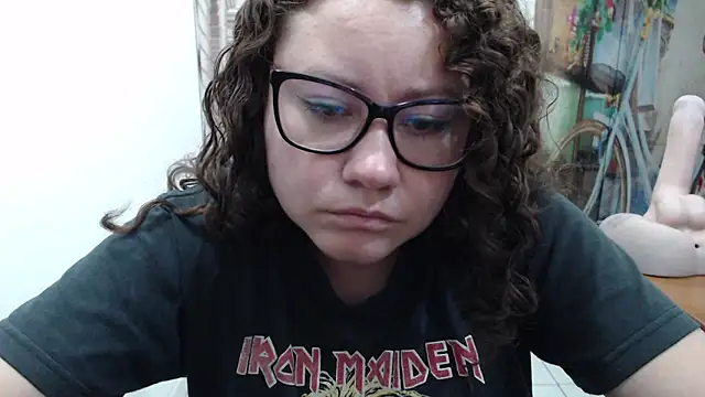 curly_greeneyed live sex cam