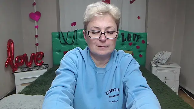 EmiliaGree live sex cam