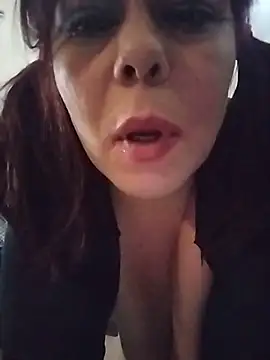 Lucia8600 live sex cam