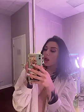 MaeveMoon live sex cam