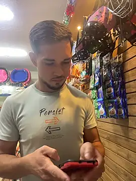 Leonardmoppet live sex cam