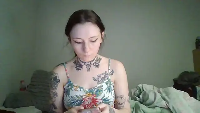 theLovelyLadyLavender live sex cam