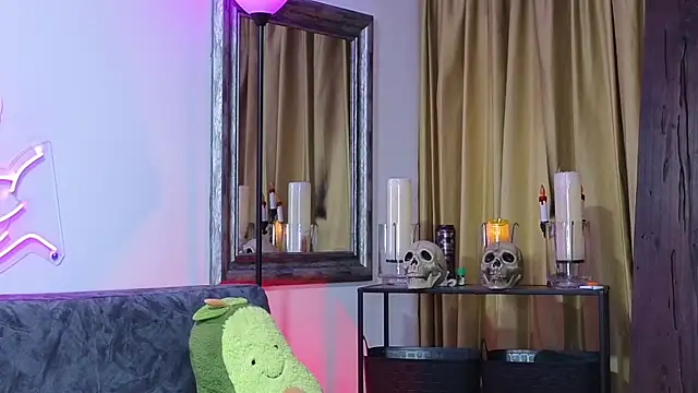 MightyLaura1's cam snapshot