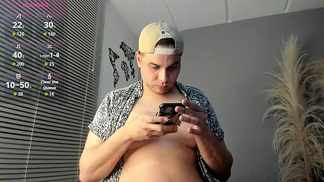 Latin_boy_surprisee's cam snapshot