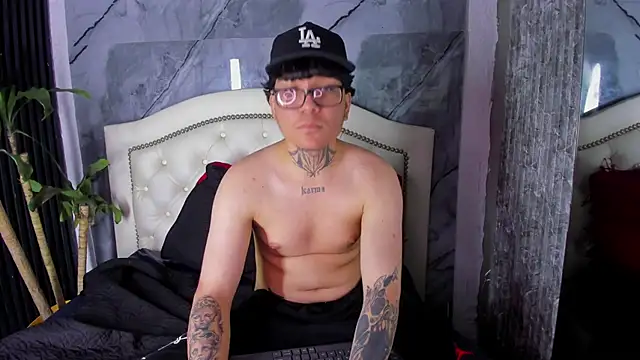 Noah_West18's cam snapshot