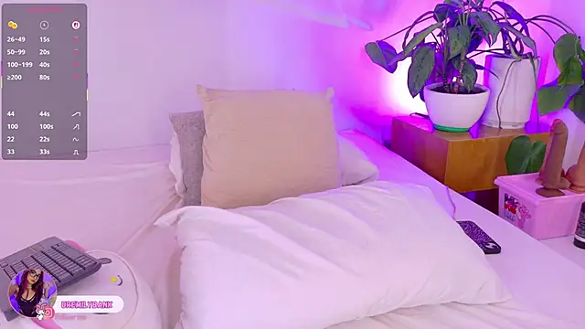 emily_bank's cam snapshot