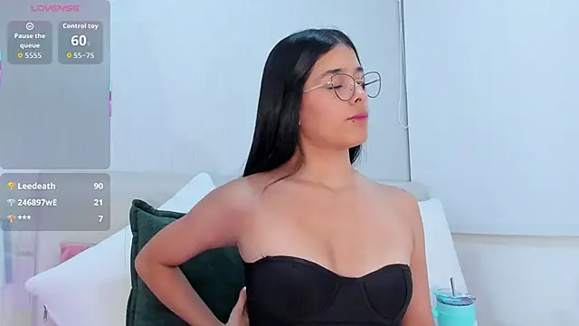 Isaa_Queen's cam snapshot