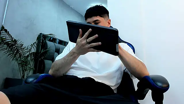 roan_birkin's cam snapshot