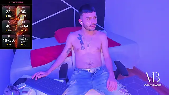 VynnyBlacke_'s cam snapshot