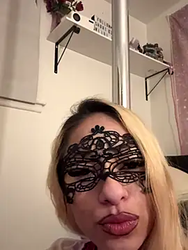 RosexxGoldxx's cam snapshot