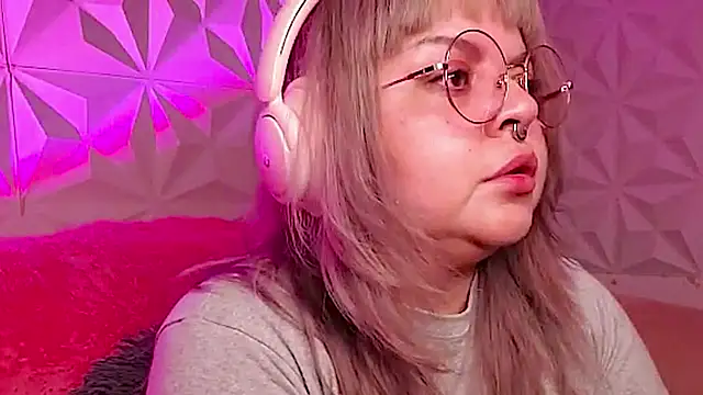 Satyn_doll live sex cam