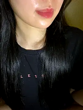 Uyennii02 live sex cam