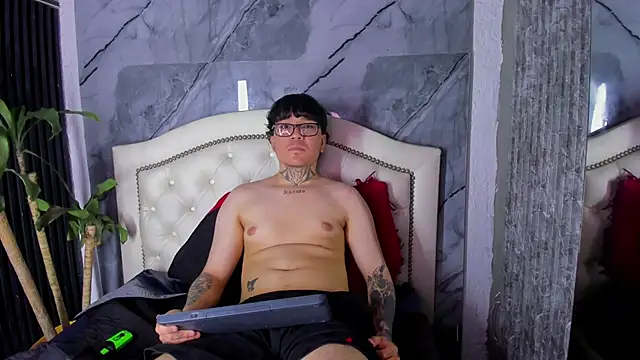 Noah_West18's cam snapshot