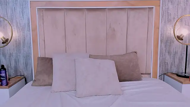 Naomii_BDSM live sex cam