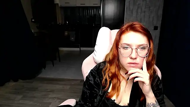 Reginasmilee live sex cam