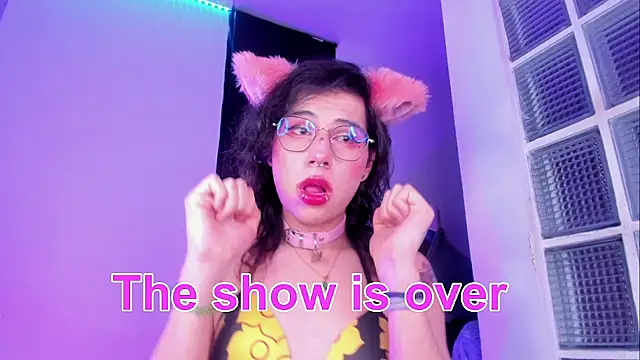 Sweet-SharoKitty live sex cam