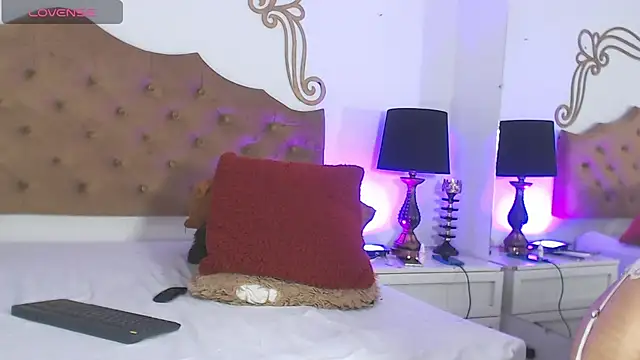 Adara_Ferrara live sex cam